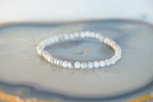 
                
                    Load image into Gallery viewer, Howlite Dainty Bracelet
                
            