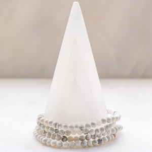 
                
                    Load image into Gallery viewer, Howlite Dainty Bracelet
                
            